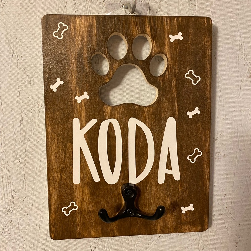 Personalized dog leash holder